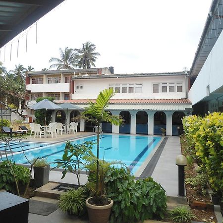 Ranveli Beach Hotel Dehiwala-Mount Lavinia Esterno foto