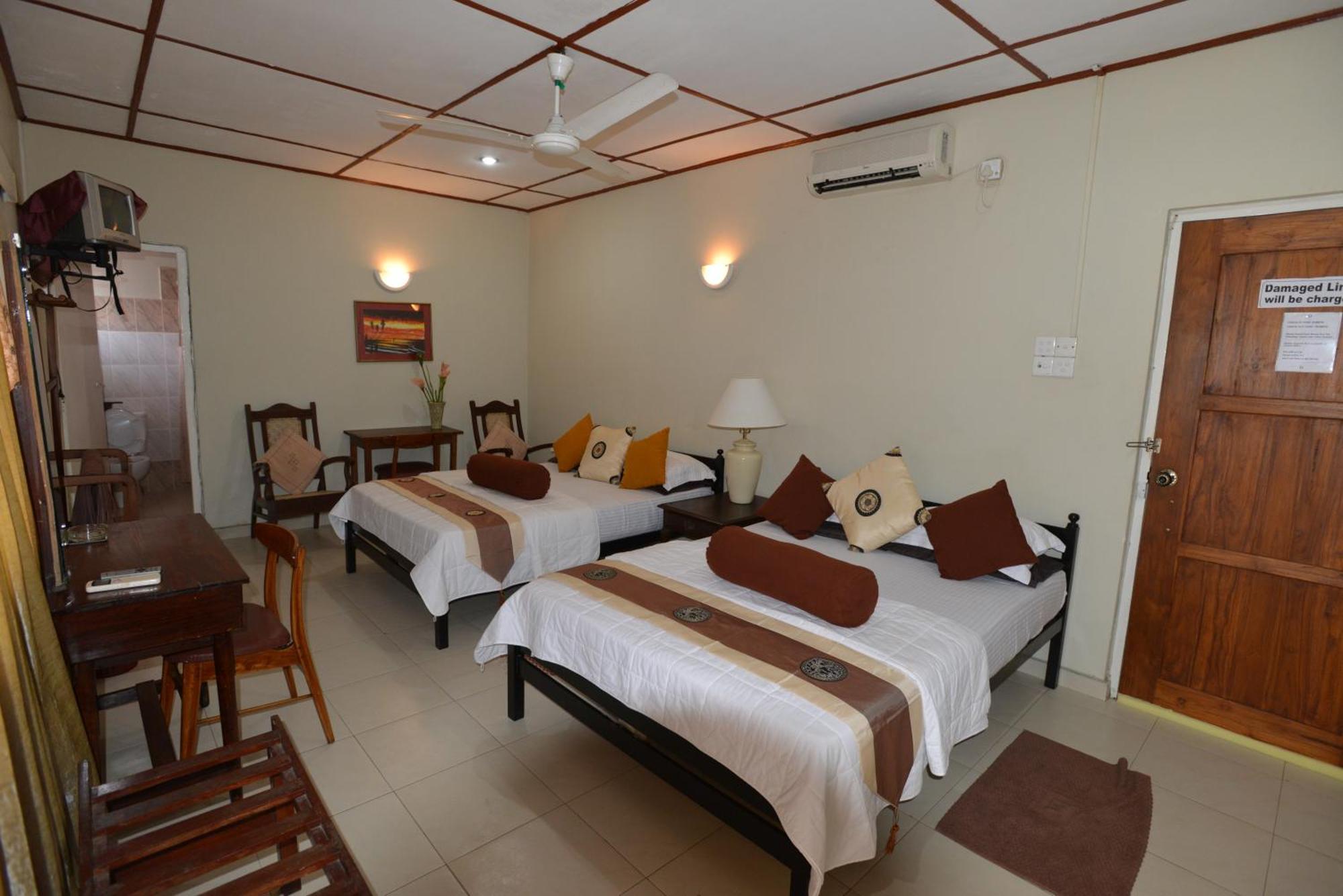 Ranveli Beach Hotel Dehiwala-Mount Lavinia Esterno foto