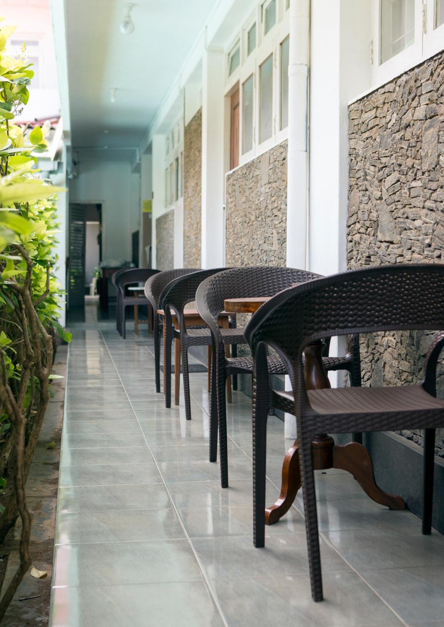 Ranveli Beach Hotel Dehiwala-Mount Lavinia Esterno foto