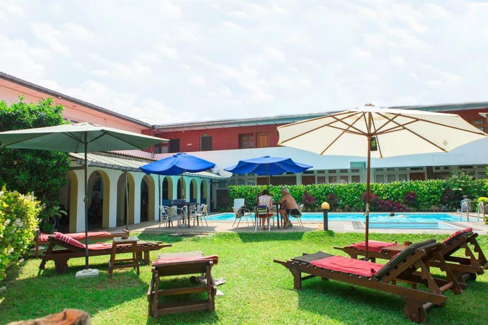 Ranveli Beach Hotel Dehiwala-Mount Lavinia Esterno foto