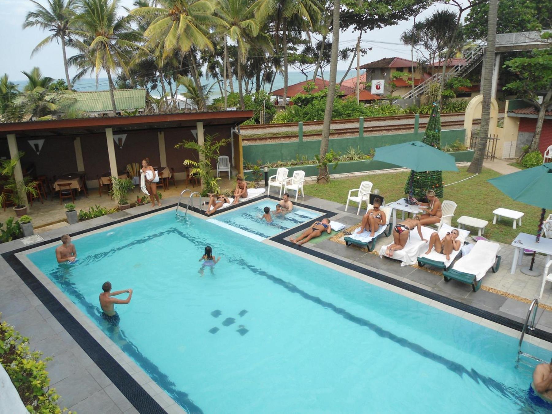 Ranveli Beach Hotel Dehiwala-Mount Lavinia Esterno foto