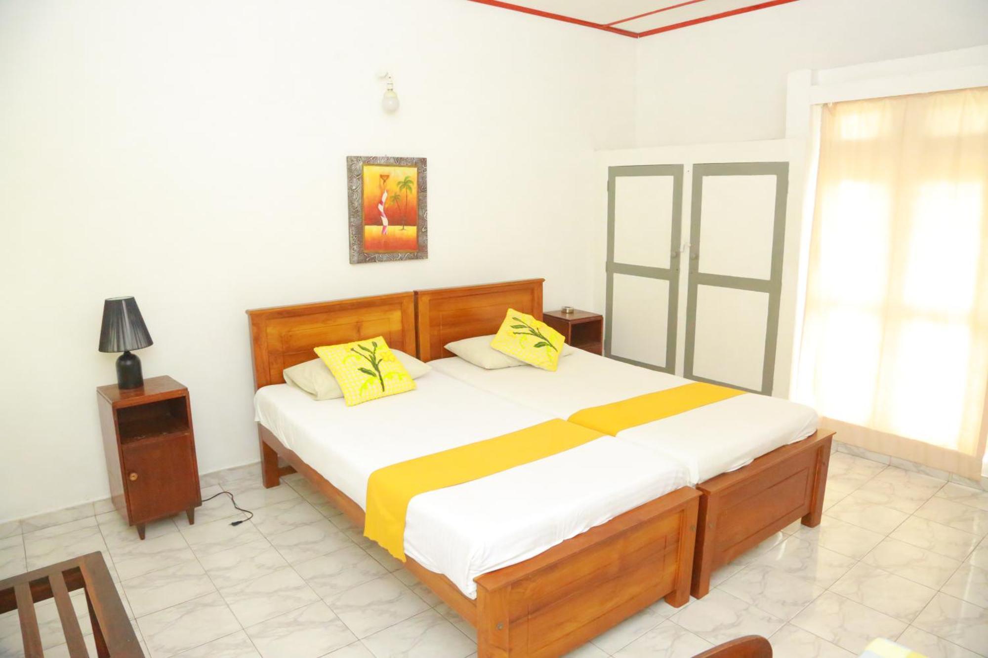 Ranveli Beach Hotel Dehiwala-Mount Lavinia Esterno foto