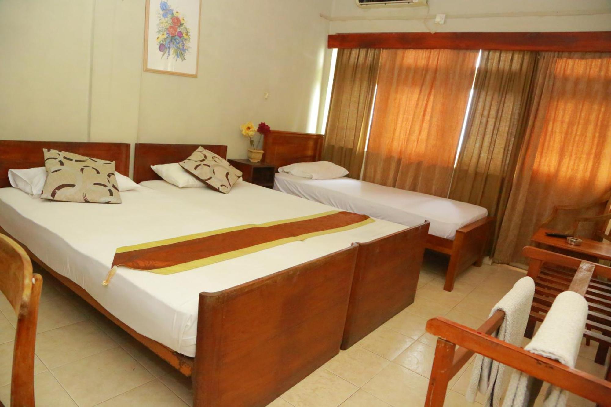 Ranveli Beach Hotel Dehiwala-Mount Lavinia Esterno foto