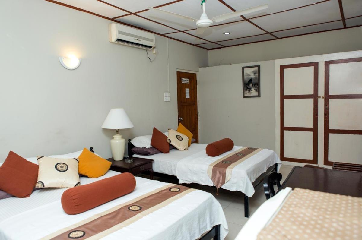 Ranveli Beach Hotel Dehiwala-Mount Lavinia Esterno foto