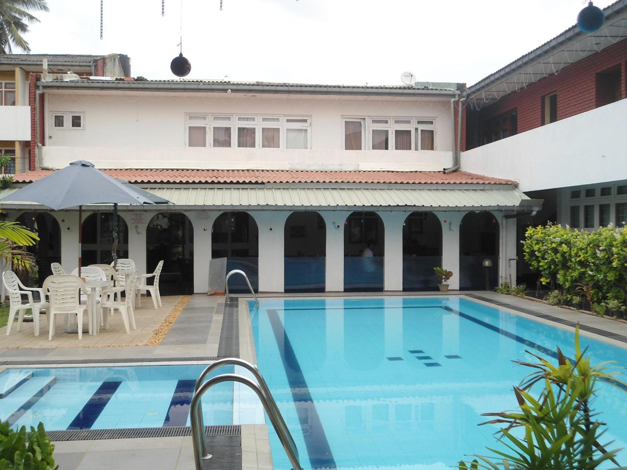 Ranveli Beach Hotel Dehiwala-Mount Lavinia Esterno foto
