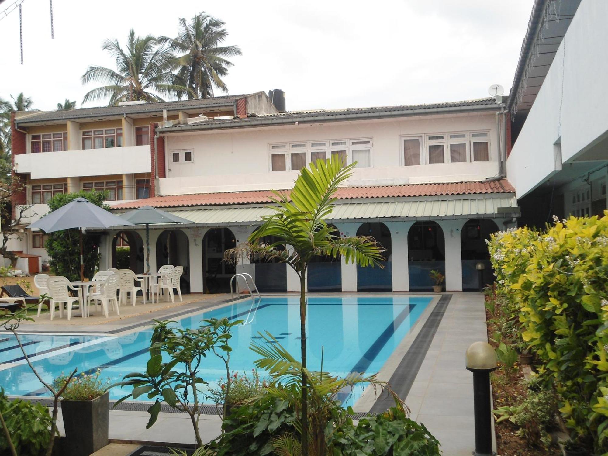 Ranveli Beach Hotel Dehiwala-Mount Lavinia Esterno foto
