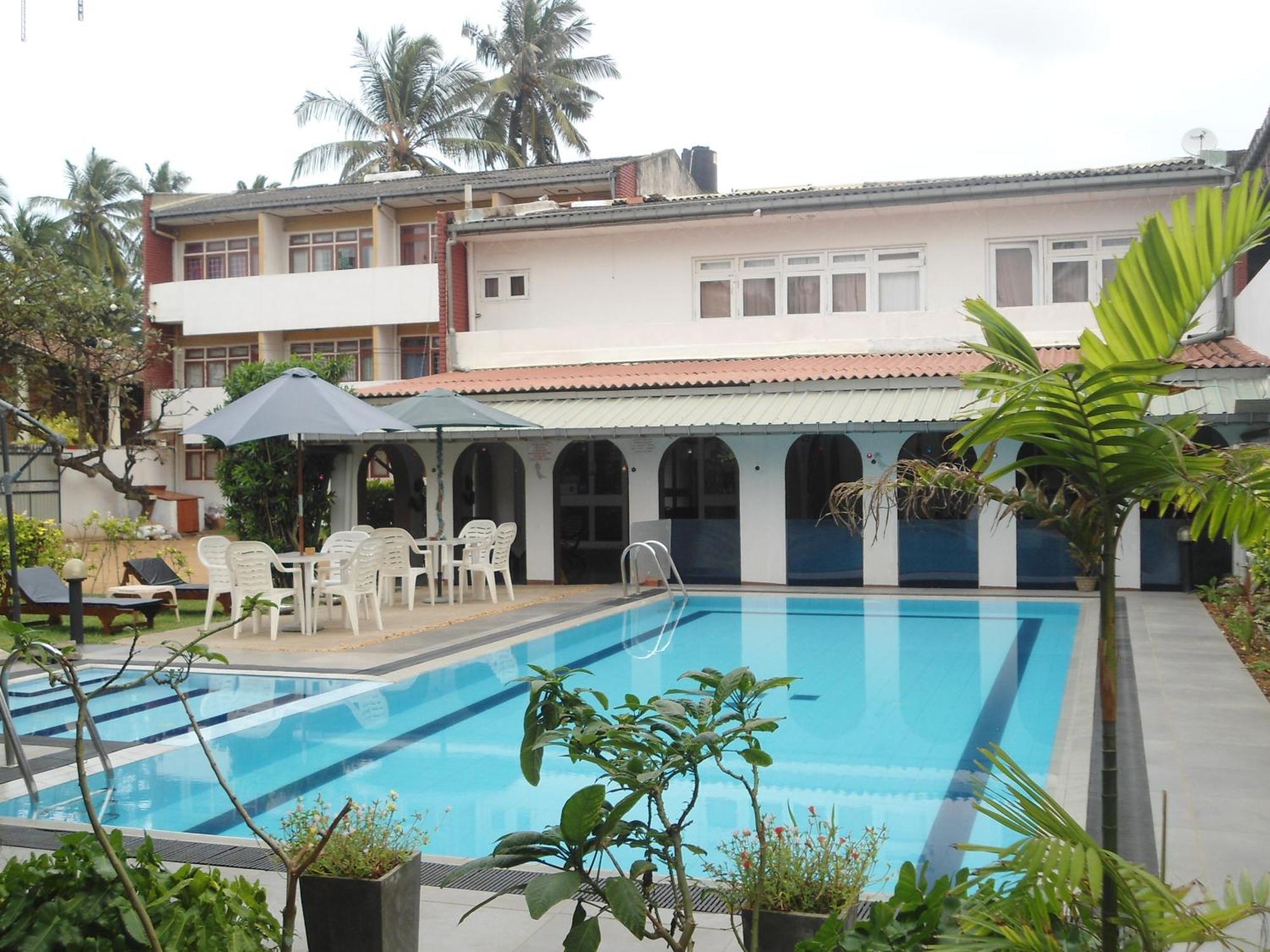 Ranveli Beach Hotel Dehiwala-Mount Lavinia Esterno foto