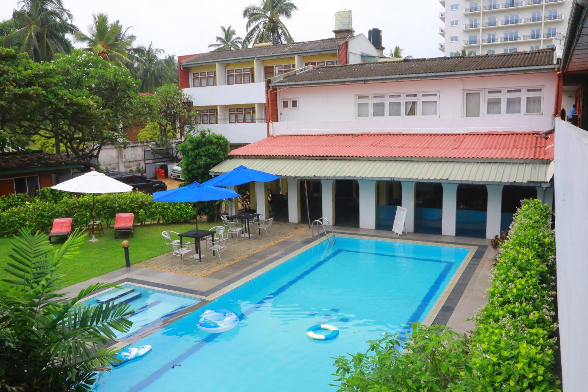 Ranveli Beach Hotel Dehiwala-Mount Lavinia Esterno foto