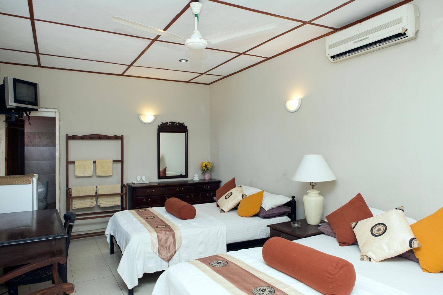 Ranveli Beach Hotel Dehiwala-Mount Lavinia Esterno foto