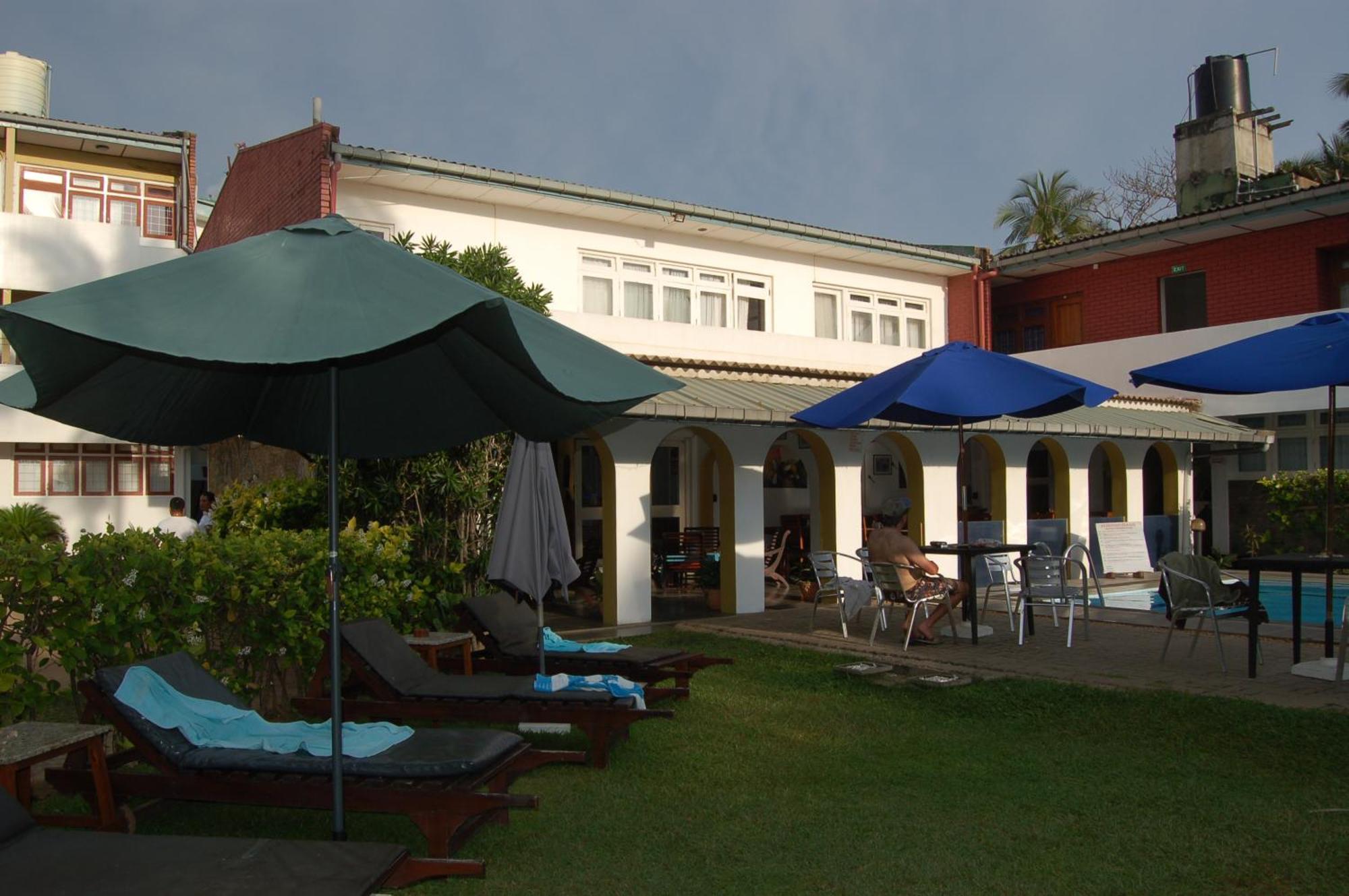 Ranveli Beach Hotel Dehiwala-Mount Lavinia Esterno foto