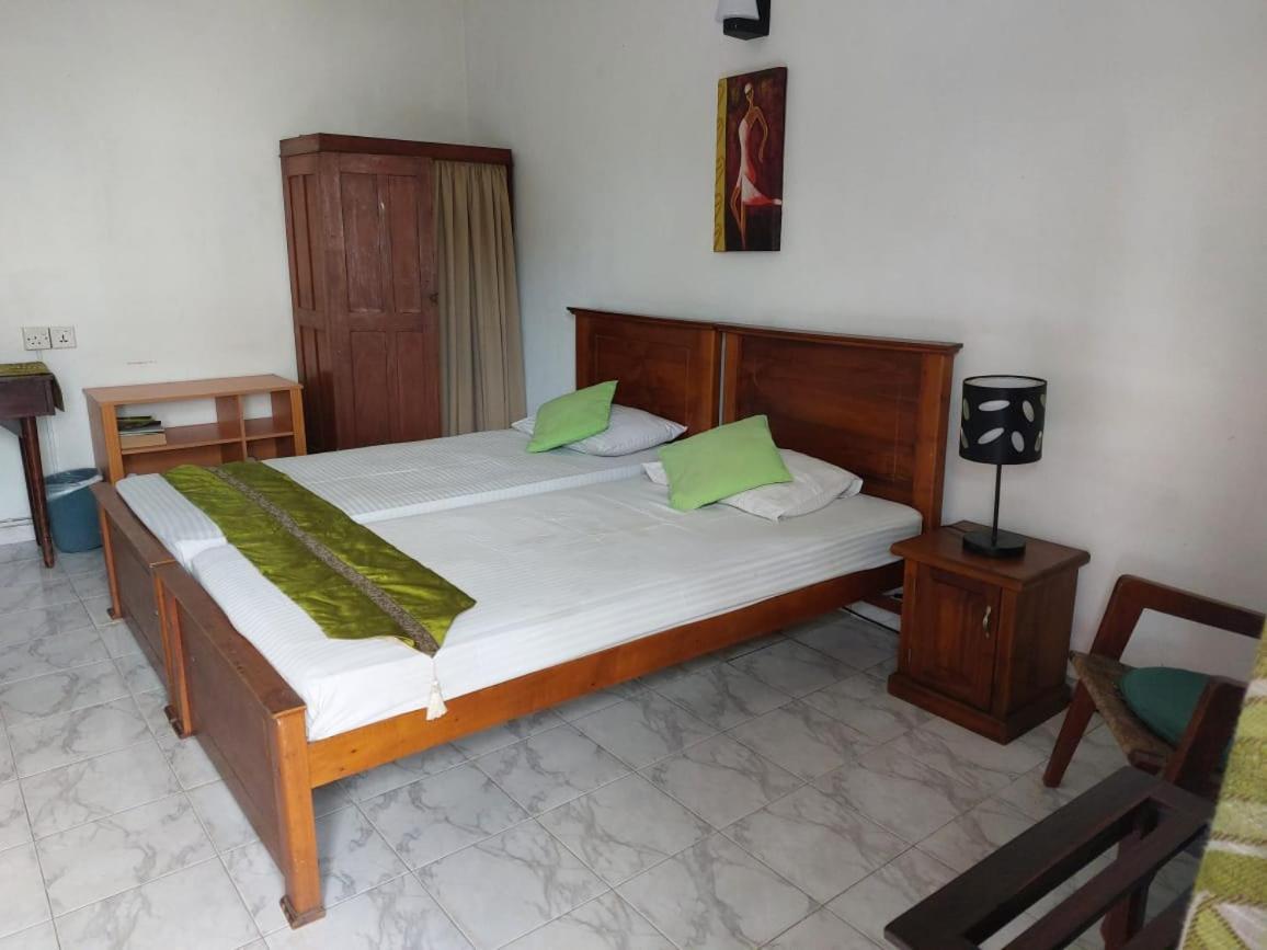 Ranveli Beach Hotel Dehiwala-Mount Lavinia Esterno foto