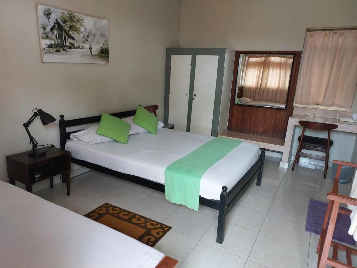 Ranveli Beach Hotel Dehiwala-Mount Lavinia Esterno foto
