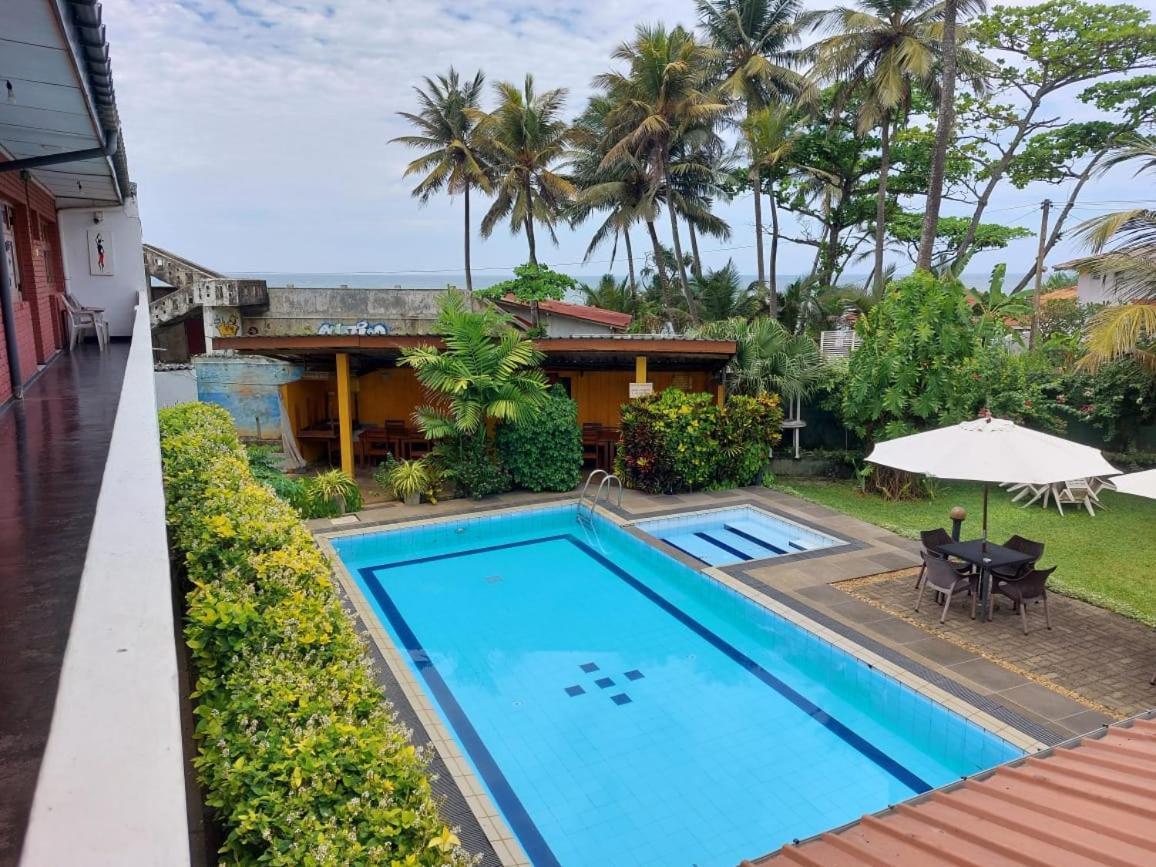 Ranveli Beach Hotel Dehiwala-Mount Lavinia Esterno foto