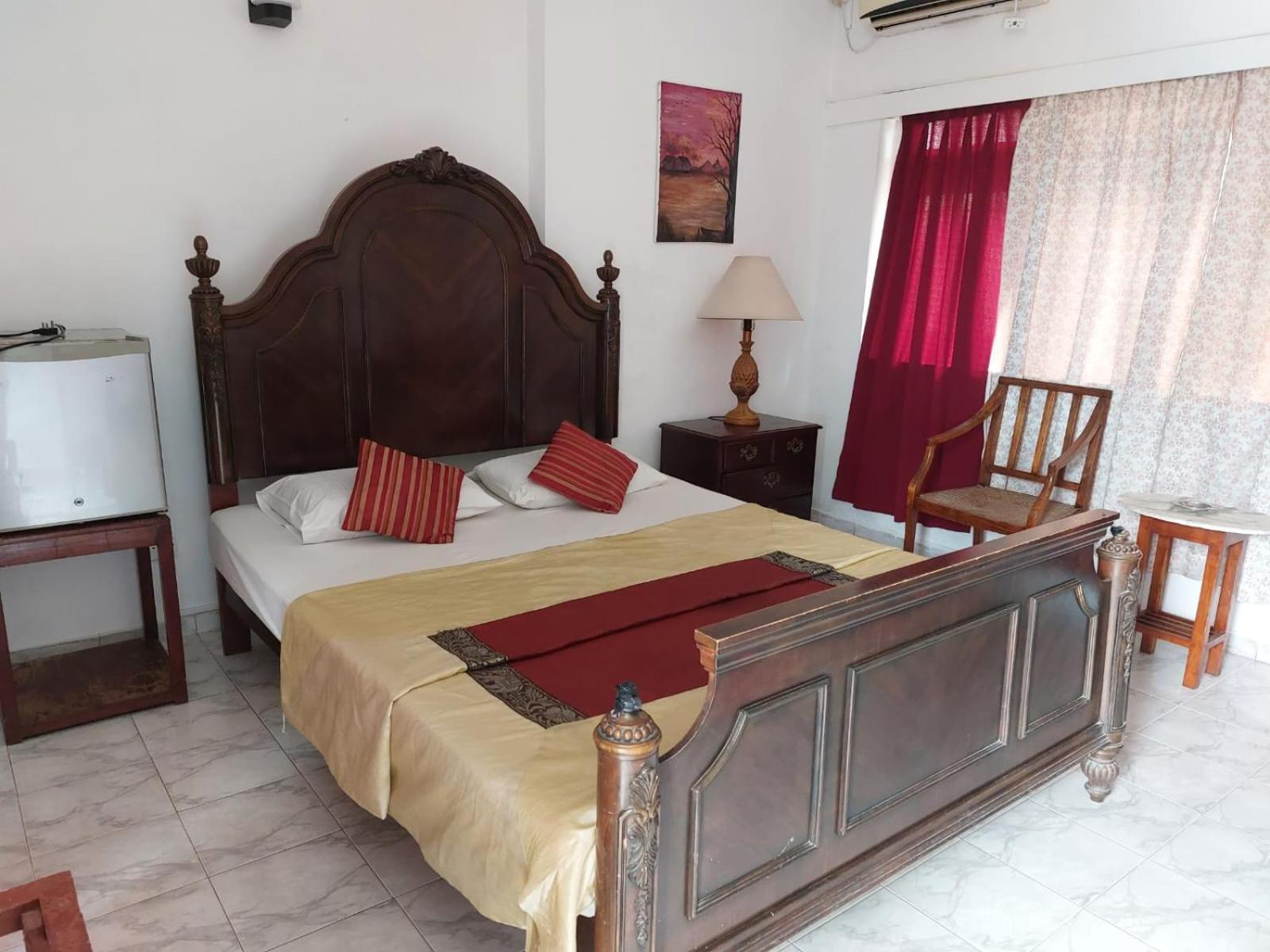 Ranveli Beach Hotel Dehiwala-Mount Lavinia Esterno foto