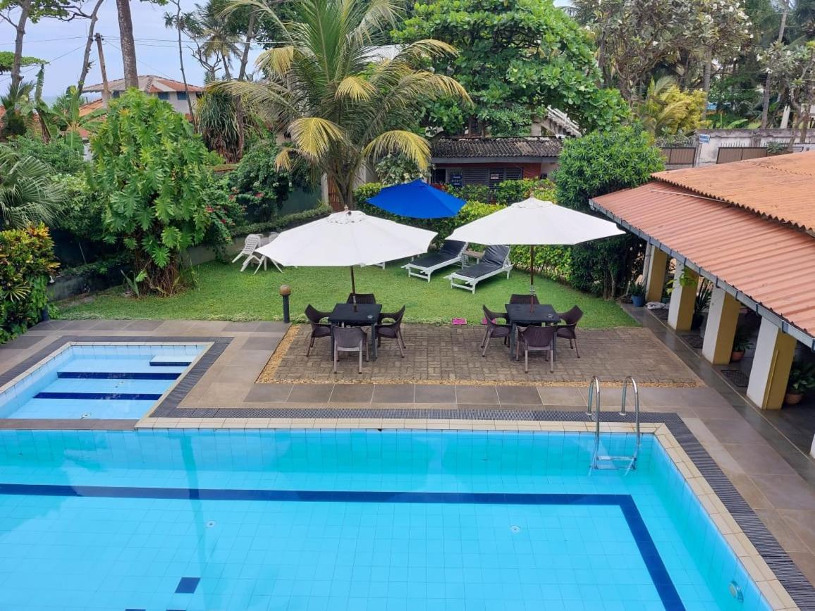 Ranveli Beach Hotel Dehiwala-Mount Lavinia Esterno foto