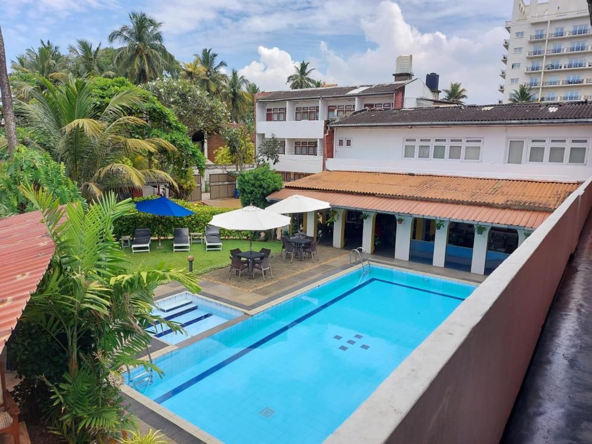Ranveli Beach Hotel Dehiwala-Mount Lavinia Esterno foto
