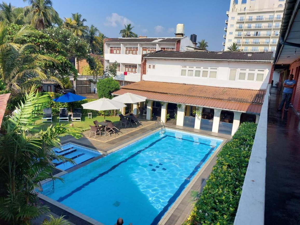 Ranveli Beach Hotel Dehiwala-Mount Lavinia Esterno foto